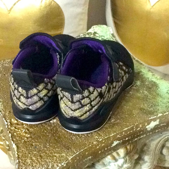 Baby ..lebrons..nike..accepting offers - Picture 4 of 7